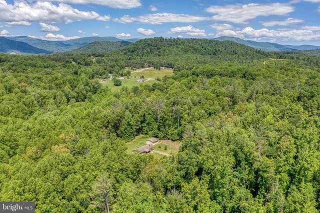 803 WEAVER HOLLOW RD, Banco, VA 22711