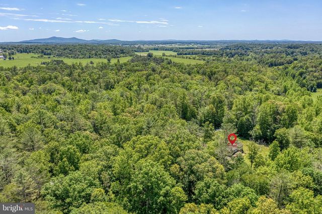 803 WEAVER HOLLOW RD, Banco, VA 22711