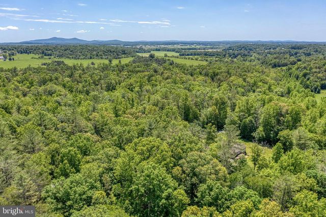 803 WEAVER HOLLOW RD, Banco, VA 22711