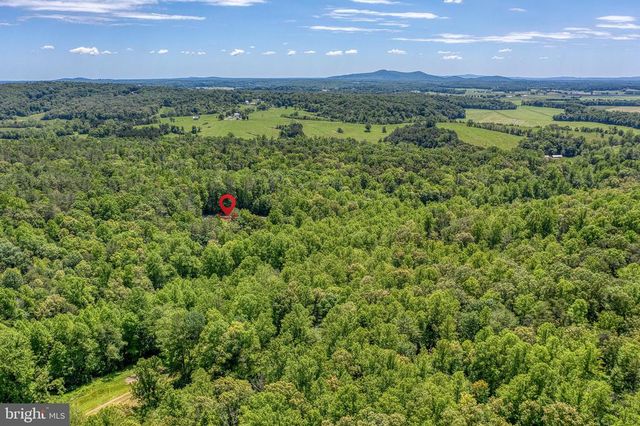 803 WEAVER HOLLOW RD, Banco, VA 22711