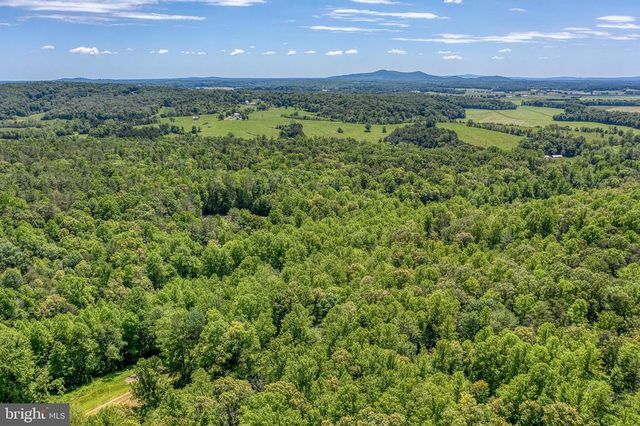 803 WEAVER HOLLOW RD, Banco, VA 22711