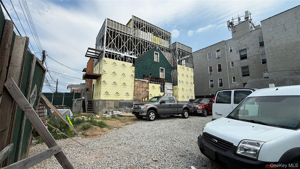 112-08 39th Avenue, Corona, NY 11368 — photo 3