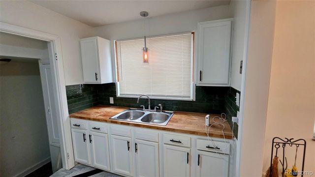 11750 Elmdale Street, Detroit, MI 48213