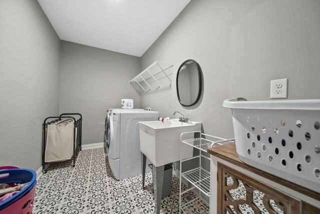765 Avebury Drive, Pickerington, OH 43147