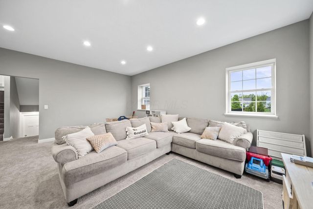 765 Avebury Drive, Pickerington, OH 43147
