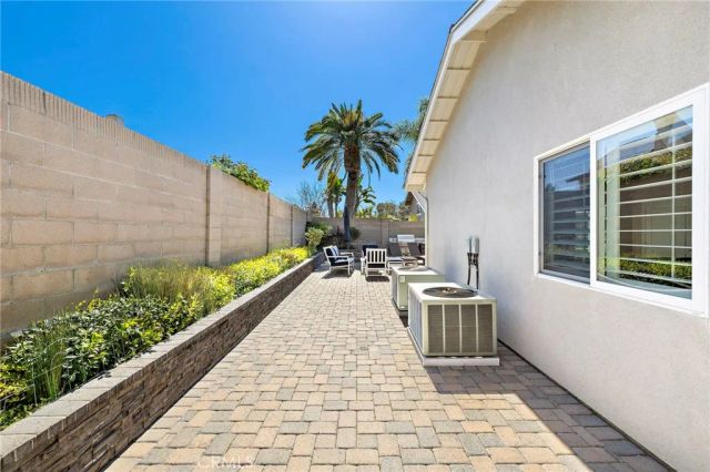 18452 Carnaby, Huntington Beach, CA 92648
