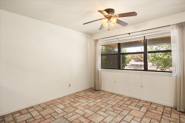 706 Tahiti Drive, Granbury, TX 76048