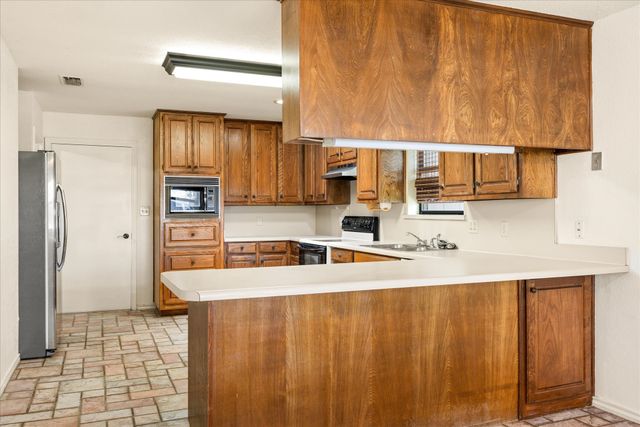 706 Tahiti Drive, Granbury, TX 76048