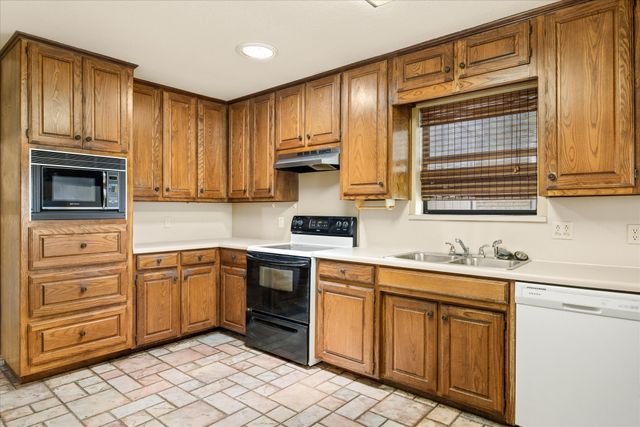 706 Tahiti Drive, Granbury, TX 76048