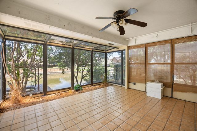 706 Tahiti Drive, Granbury, TX 76048