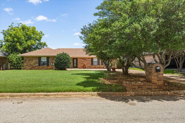 706 Tahiti Drive, Granbury, TX 76048