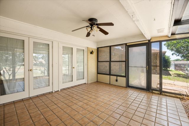 706 Tahiti Drive, Granbury, TX 76048