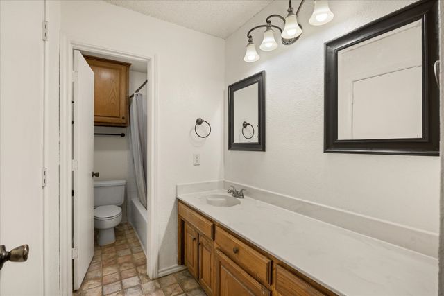 706 Tahiti Drive, Granbury, TX 76048