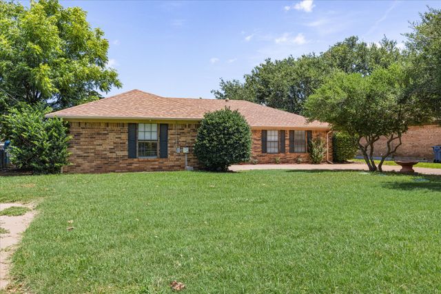 706 Tahiti Drive, Granbury, TX 76048