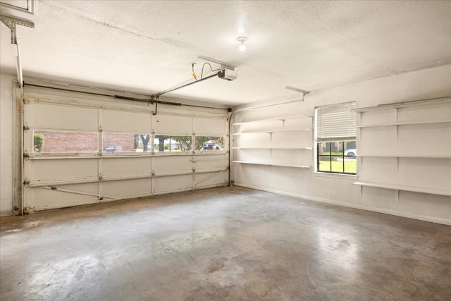 706 Tahiti Drive, Granbury, TX 76048