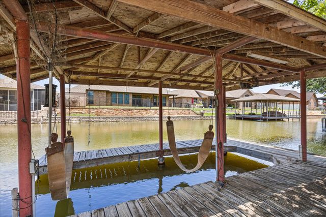 706 Tahiti Drive, Granbury, TX 76048