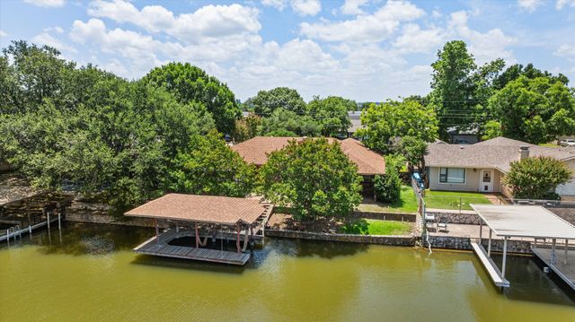 706 Tahiti Drive, Granbury, TX 76048