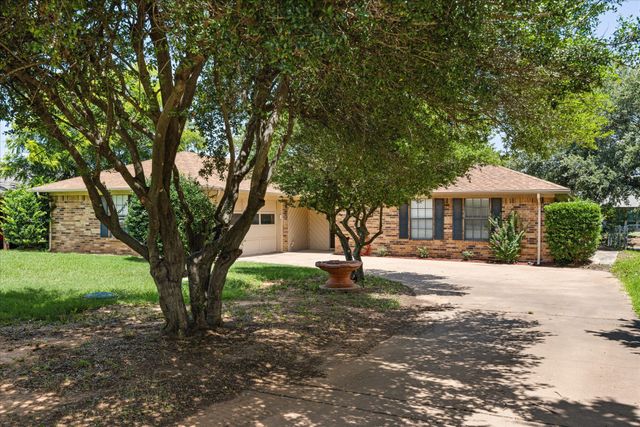 706 Tahiti Drive, Granbury, TX 76048