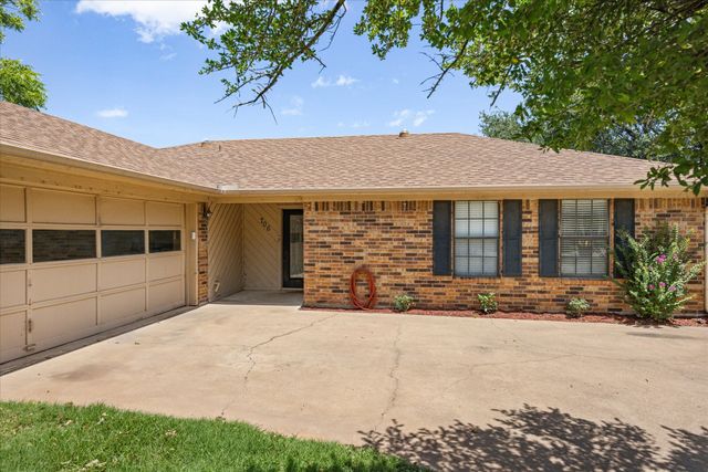 706 Tahiti Drive, Granbury, TX 76048