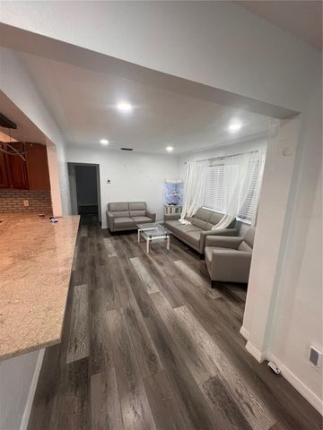 4127 28TH AVENUE N, St Petersburg, FL 33713