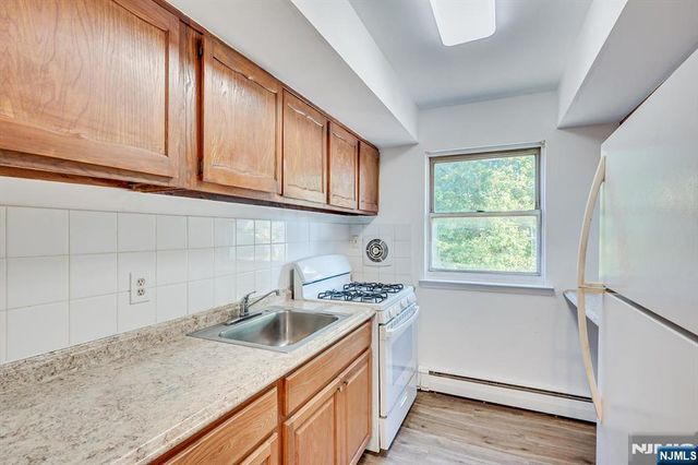 55 Gills Lane 28, Woodbridge, NJ 08830