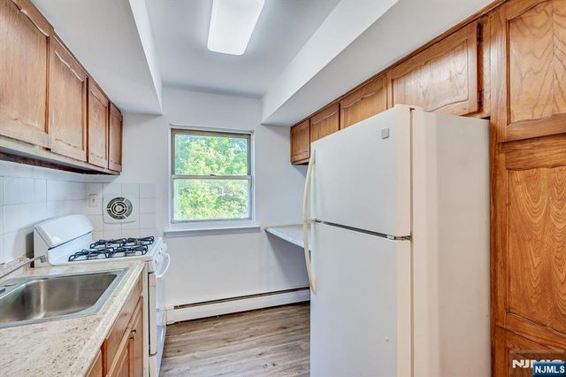 55 Gills Lane 28, Woodbridge, NJ 08830