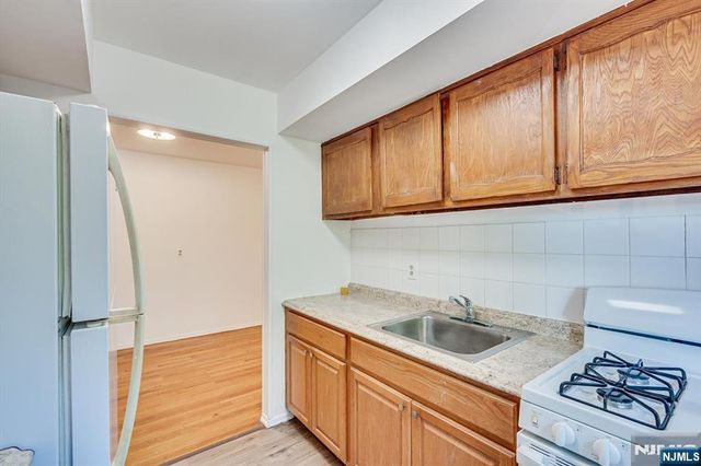 55 Gills Lane 28, Woodbridge, NJ 08830
