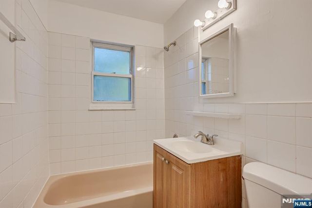 55 Gills Lane 28, Woodbridge, NJ 08830