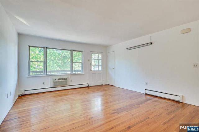 55 Gills Lane 28, Woodbridge, NJ 08830