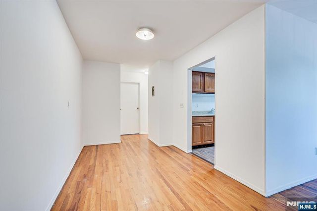 55 Gills Lane 28, Woodbridge, NJ 08830