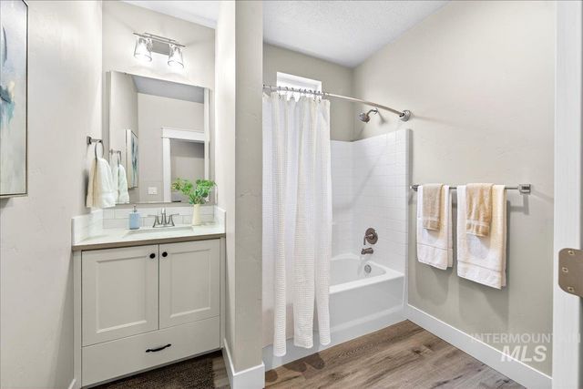 63 S Ravine Way, Nampa, ID 83687