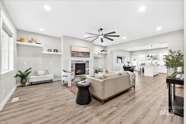 63 S Ravine Way, Nampa, ID 83687