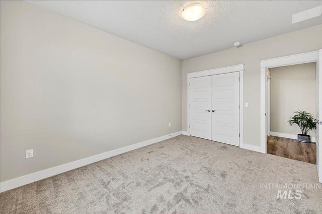 63 S Ravine Way, Nampa, ID 83687