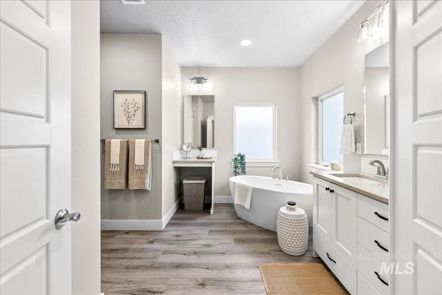 63 S Ravine Way, Nampa, ID 83687