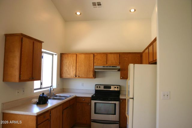 516 E VOGEL Avenue, Phoenix, AZ 85020