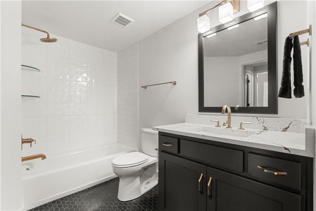 8904 N Clarion Avenue, Kansas City, MO 64153