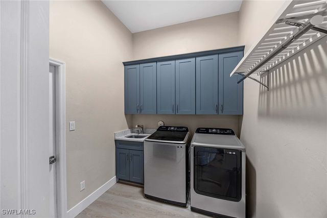 4896 Shearwater LN, Naples, FL 34119