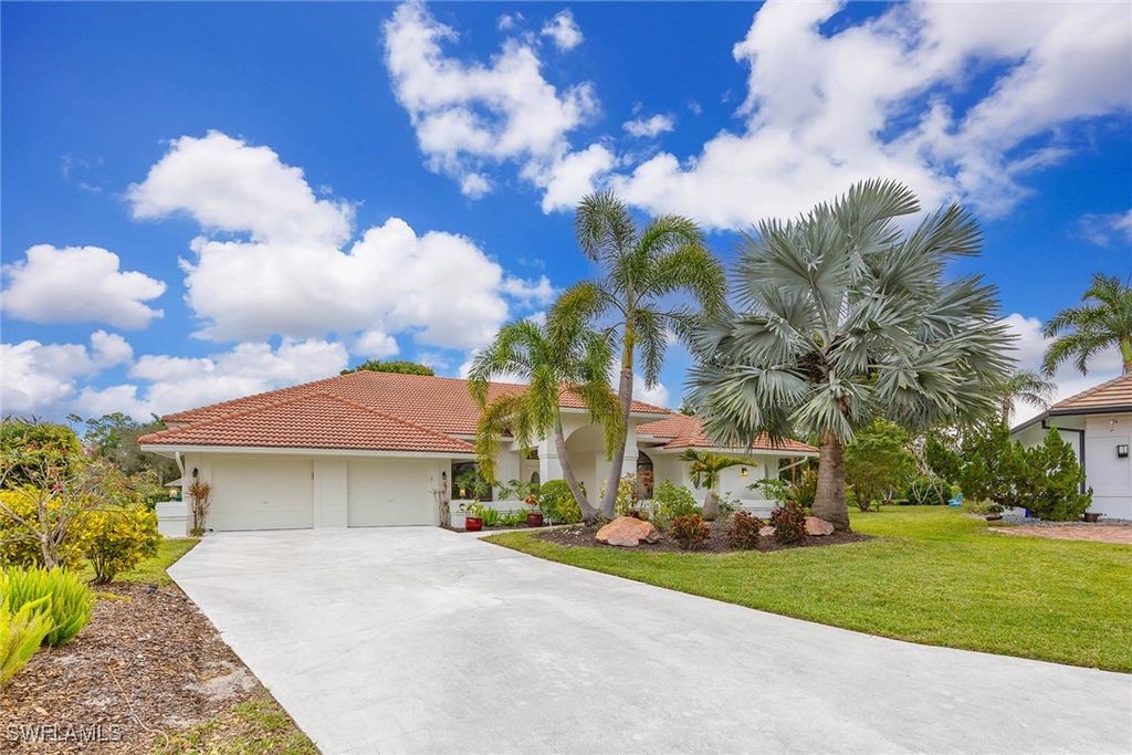 4896 Shearwater LN, Naples, FL 34119