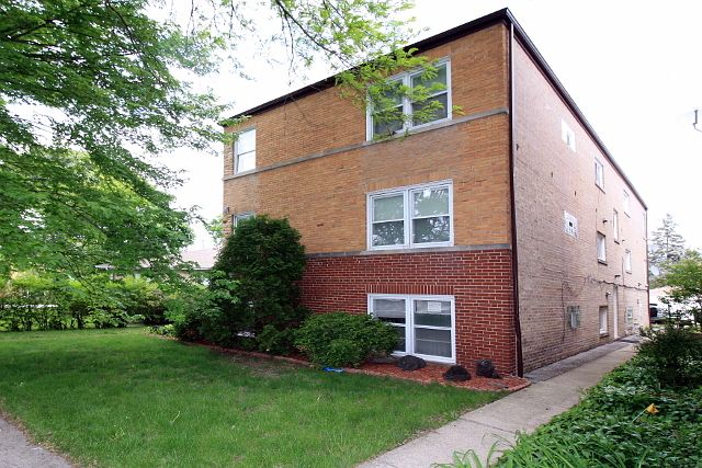 5824 W Higgins Avenue 2N, Chicago, IL 60630