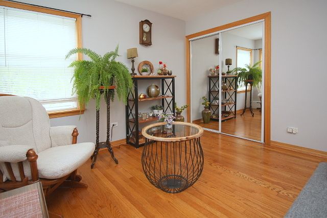 5824 W Higgins Avenue 2N, Chicago, IL 60630