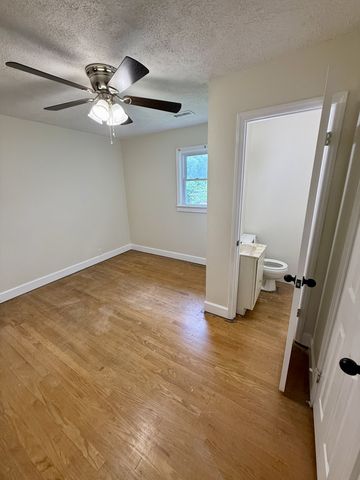 242 Dry Valley Rd, Cookeville, TN 38506