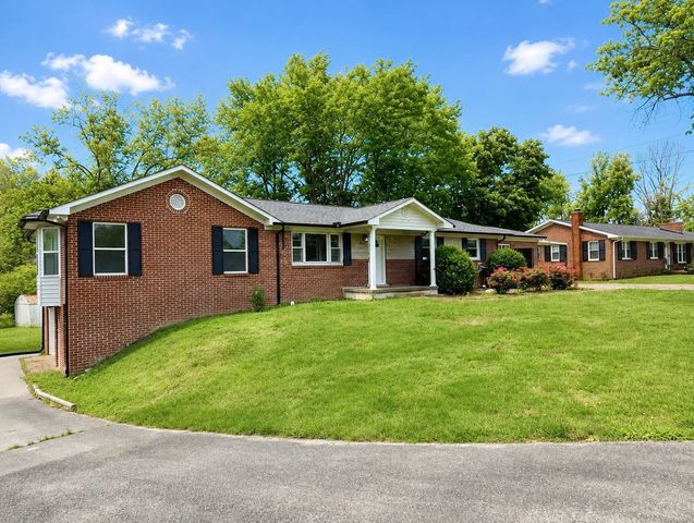 242 Dry Valley Rd, Cookeville, TN 38506