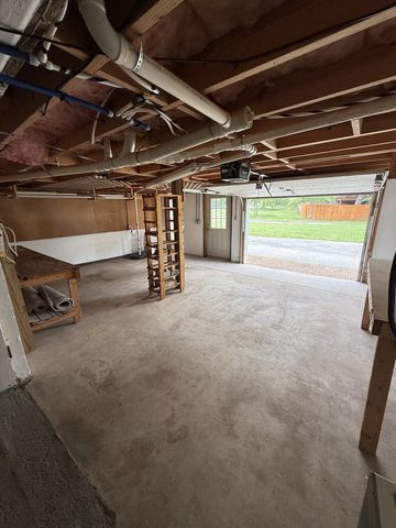 242 Dry Valley Rd, Cookeville, TN 38506