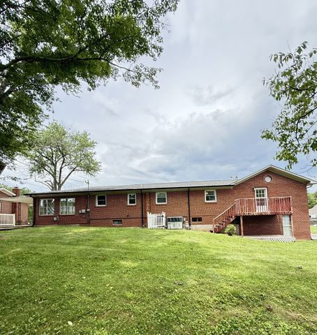 242 Dry Valley Rd, Cookeville, TN 38506