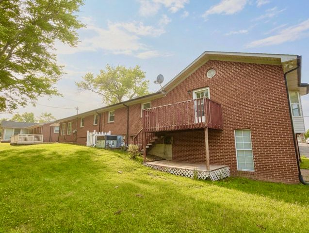 242 Dry Valley Rd, Cookeville, TN 38506