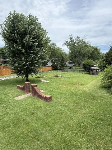 242 Dry Valley Rd, Cookeville, TN 38506