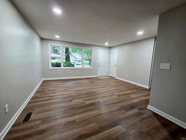 1220 Highland Terrace Drive, New Haven, IN 46774