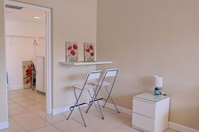 26 Diplomat Parkway 2280, Hallandale Beach, FL 33009