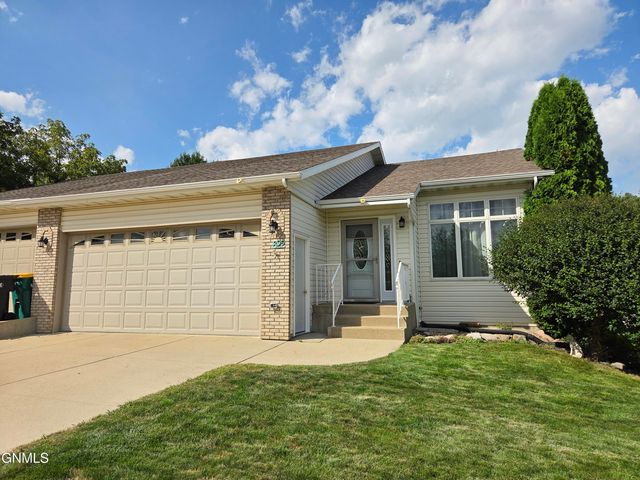 822 Interstate Avenue W, Bismarck, ND 58503 property photo