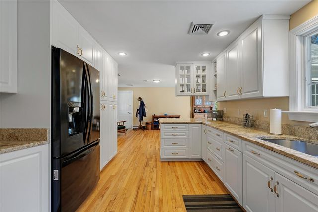 1820 Santuit Newtown Road, Cotuit, MA 02635